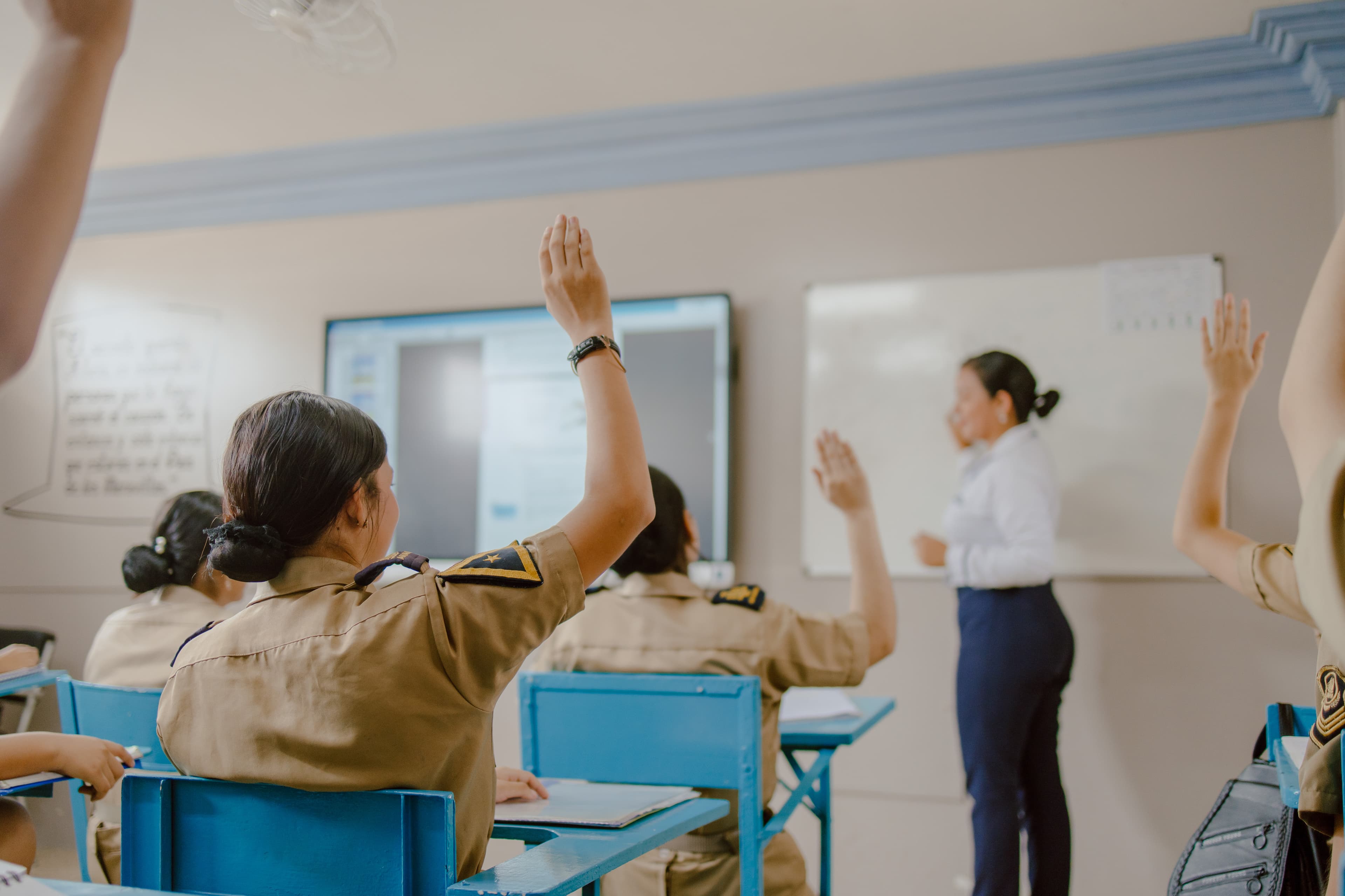 Estudiantes de bachillerato de Colegio ANAVI en debate académico