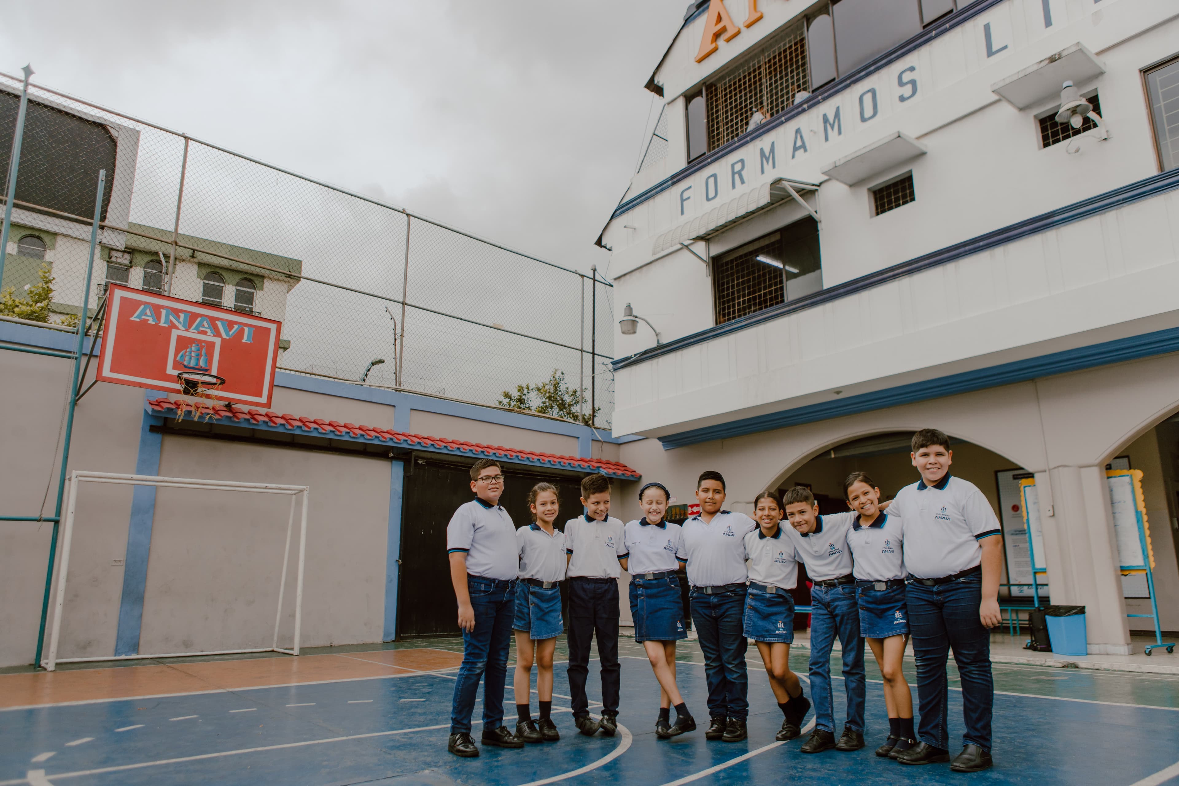 Estudiantes del Colegio ANAVI en Guayaquil